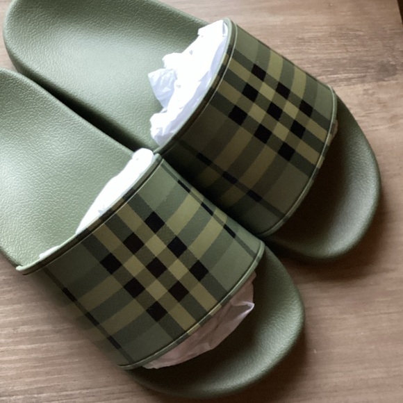 NWT Burberry Furley Green check Slide Sandals - Picture 3 of 6